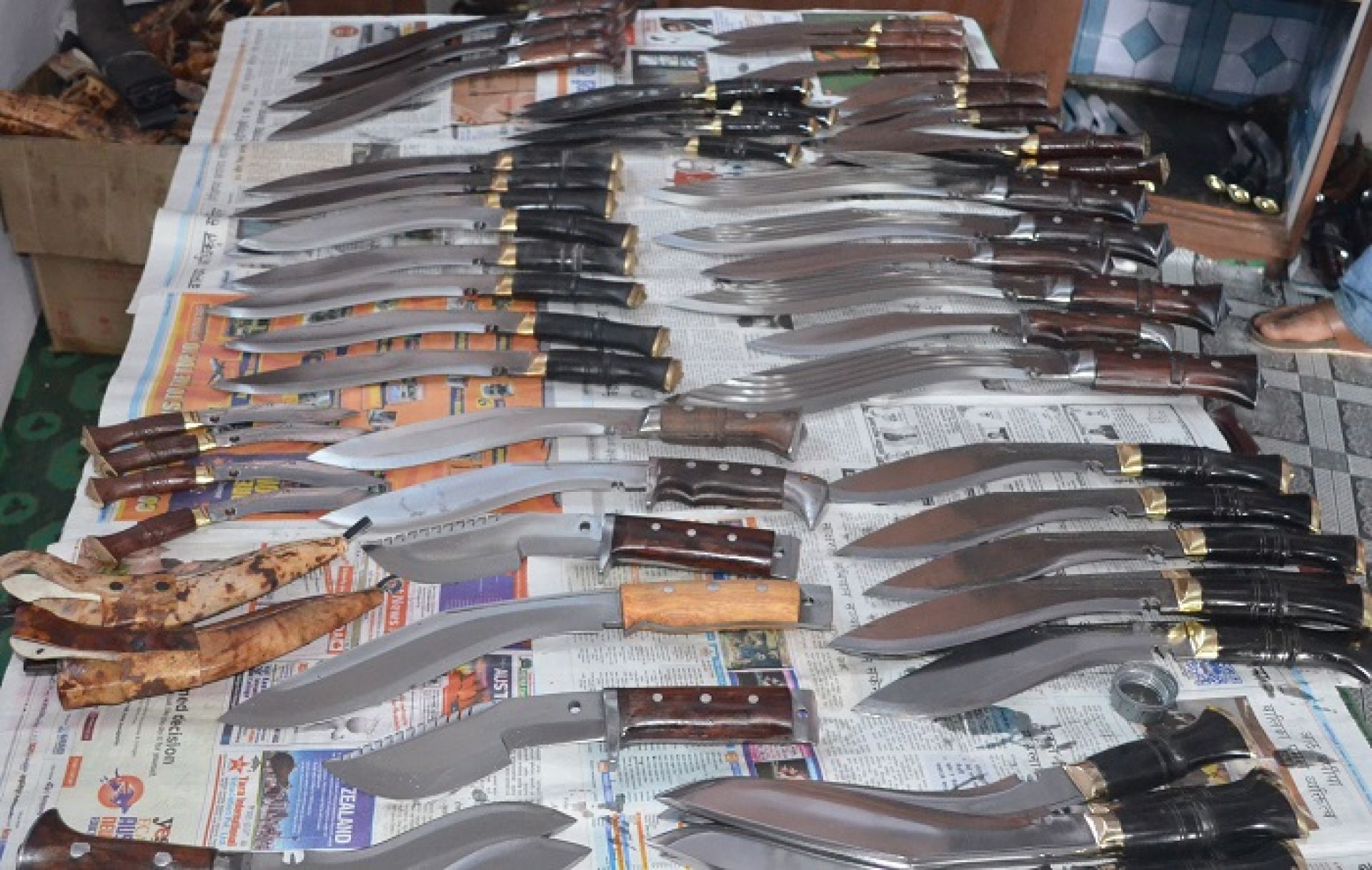 अमेरिका–बेलायत पुग्छ धराने खुकुरी